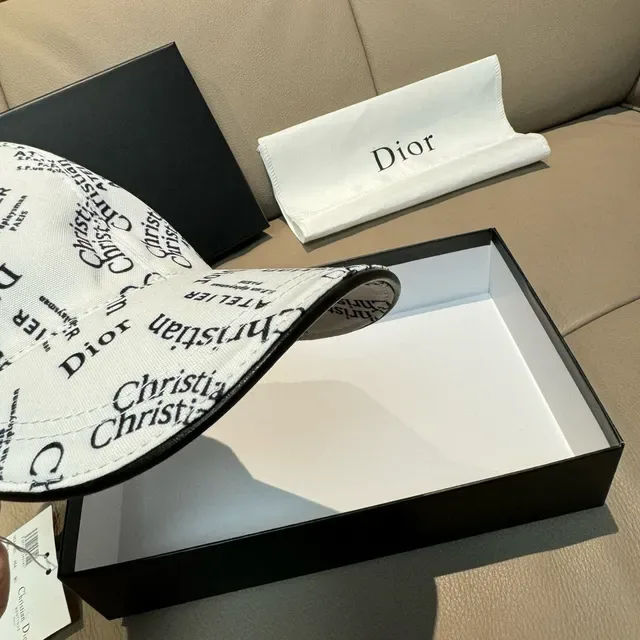 Dior Gorra de Béisbol Blanca con Impresión de Logo All-Over 5