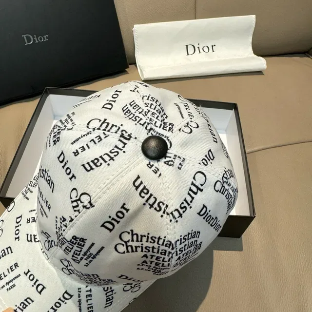 Dior Gorra de Béisbol Blanca con Impresión de Logo All-Over 7