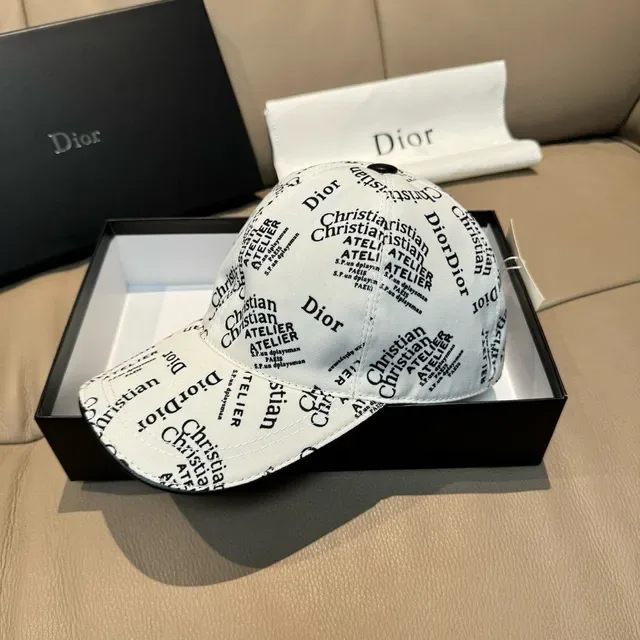 Dior Gorra de Béisbol Blanca con Impresión de Logo All-Over 8