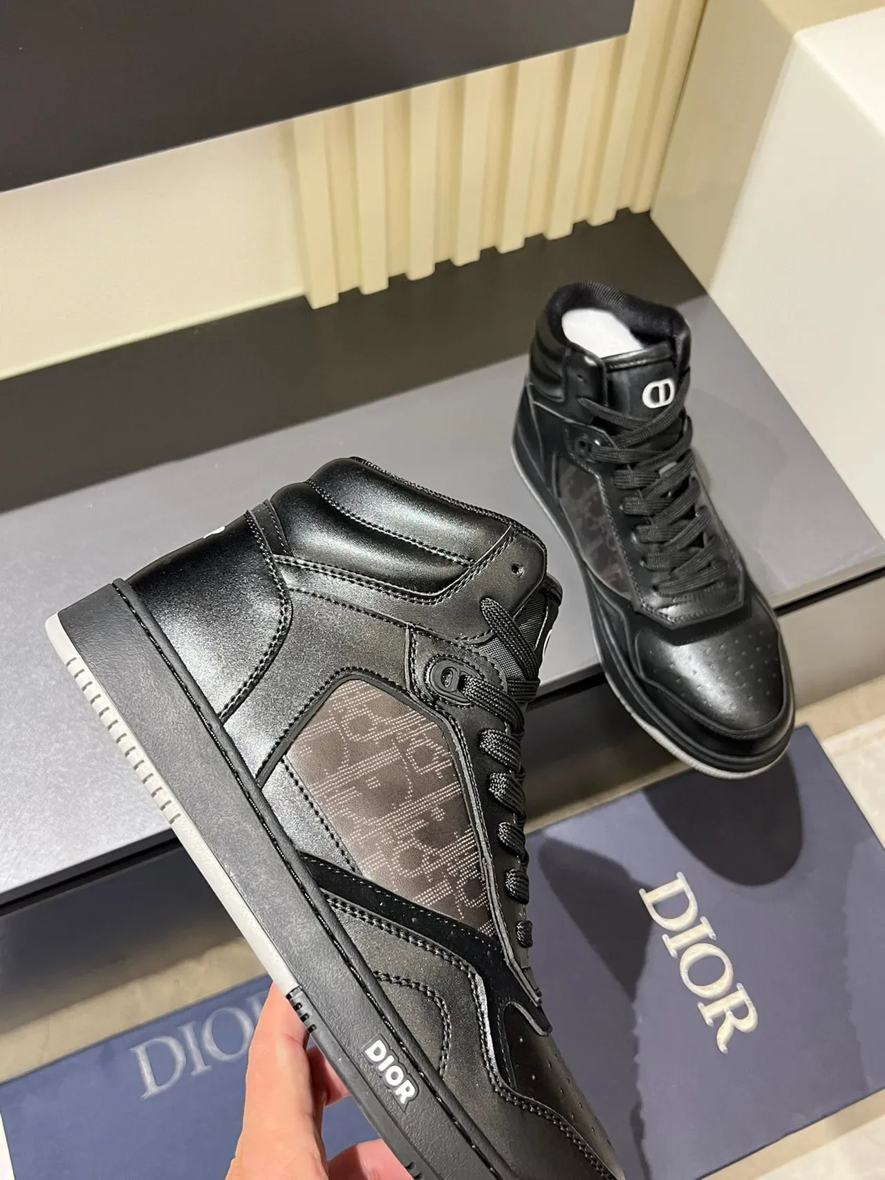 Dior B23 حذاء رياضي أسلوب حياة أسود أبيض عالي الارتفاع جلد شبكة هجين 7