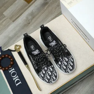 Dior B23 Monogram काली और सफेद लाइफस्टाइल स्नीकर