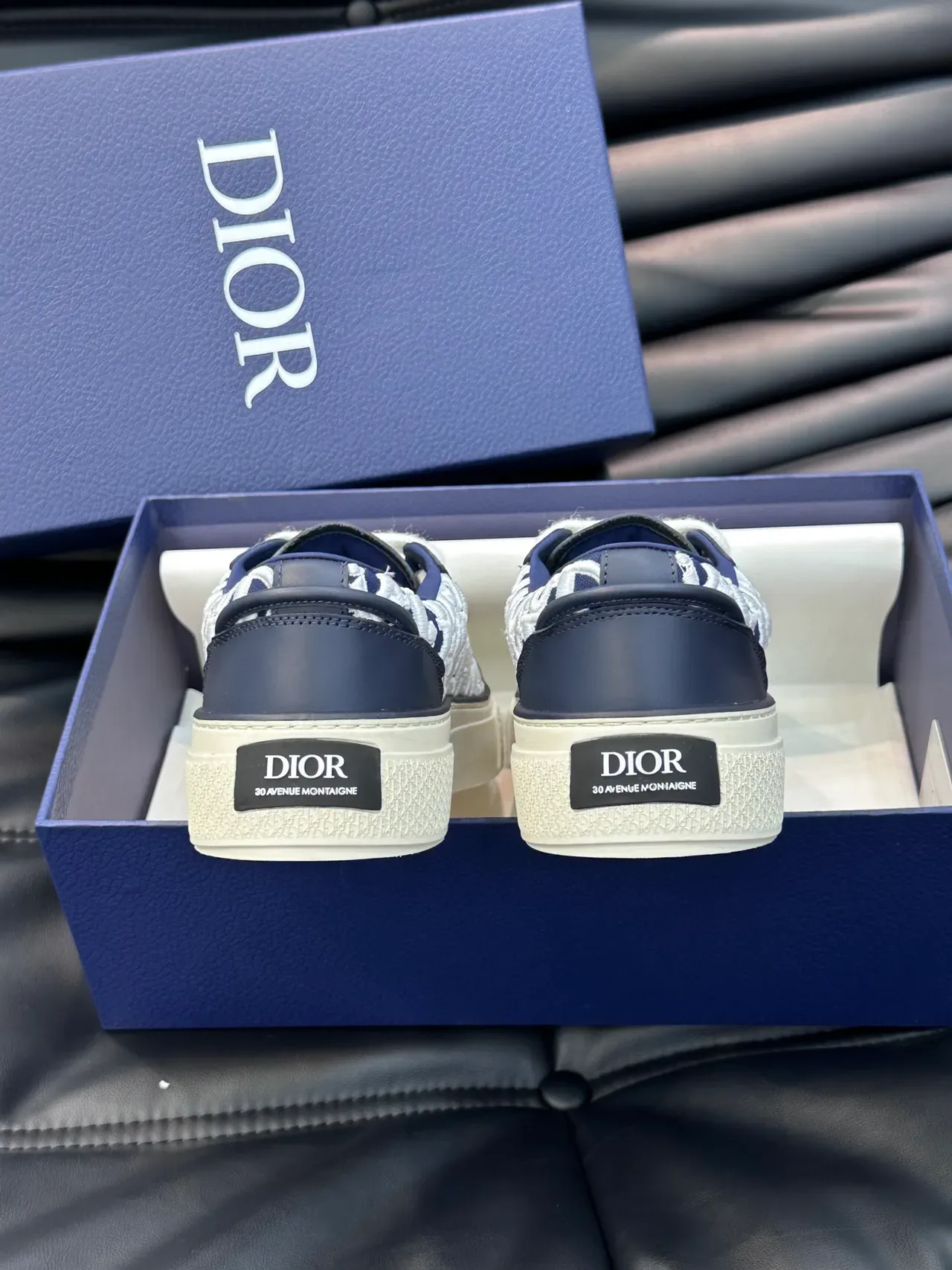 Dior B23 Oblique Jacquard Marine et Blanc sneakers lifestyle 3