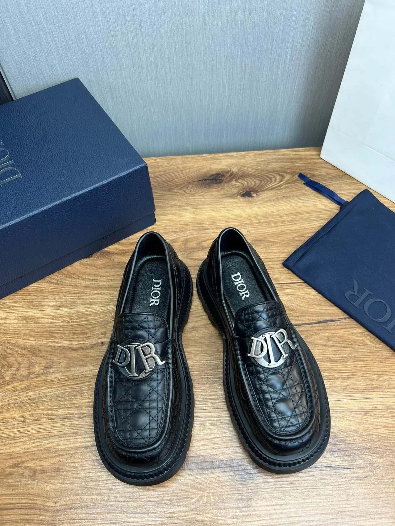 Dior B27 Couro acolchoado Fivela CD Mocassim 2