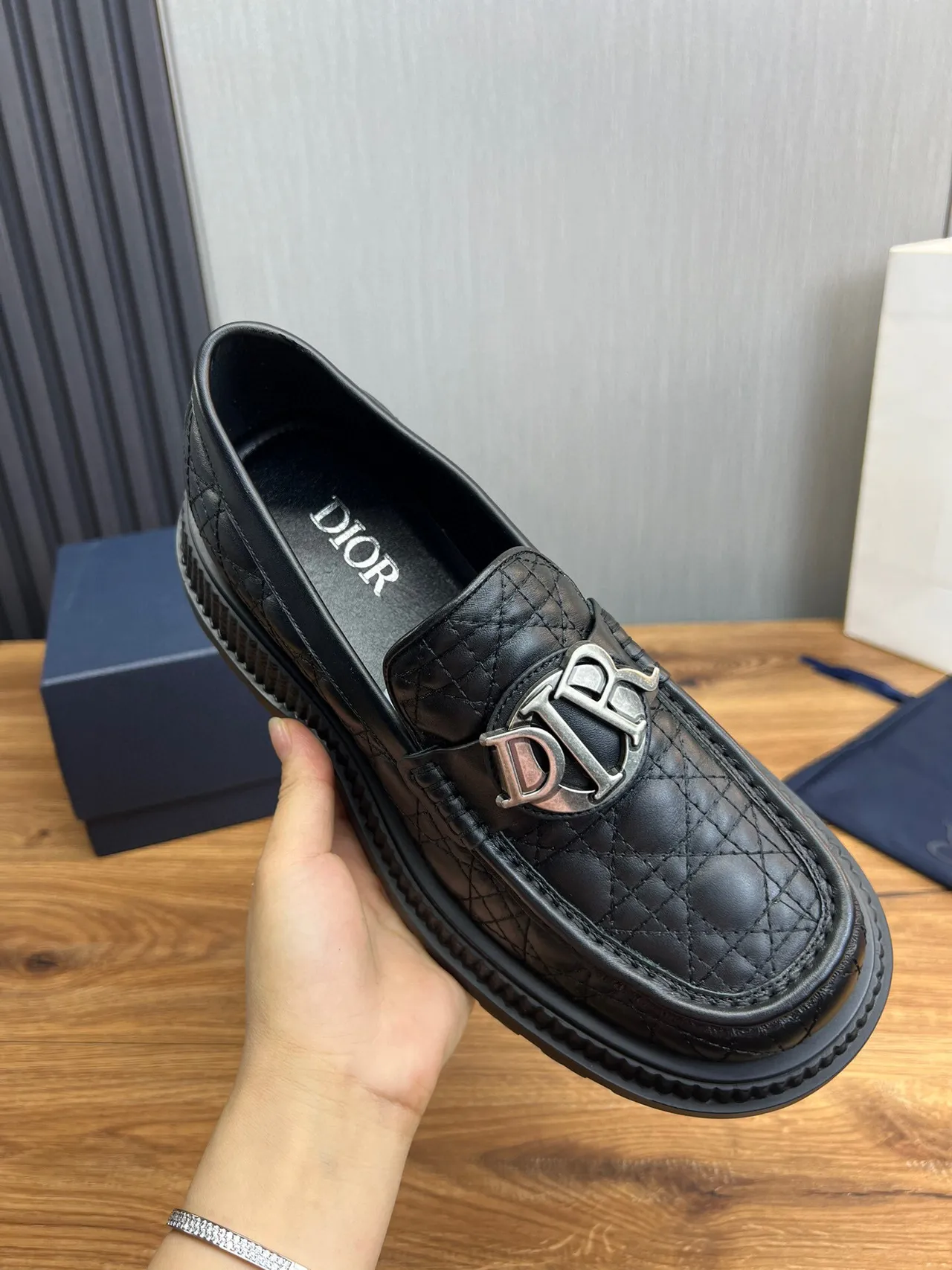 Dior B27 Couro acolchoado Fivela CD Mocassim 7