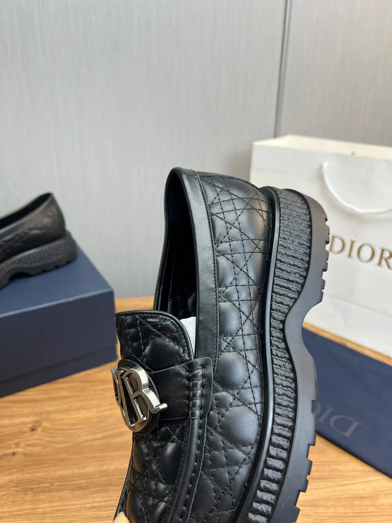 Dior B27 Couro acolchoado Fivela CD Mocassim 8