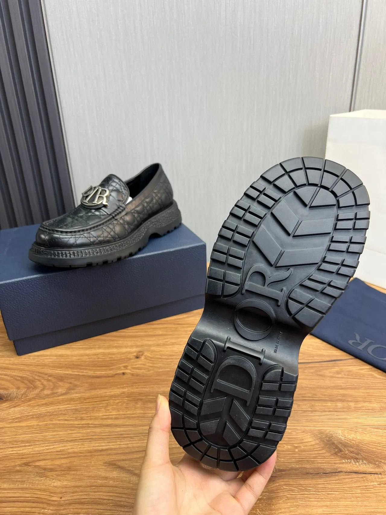 Dior B27 Couro acolchoado Fivela CD Mocassim 9