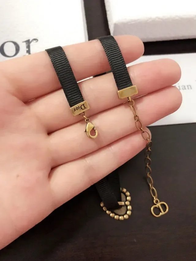 Dior Pulsera Negra y Dorada con Cinta Grosgrain en Forma de Corazón 2