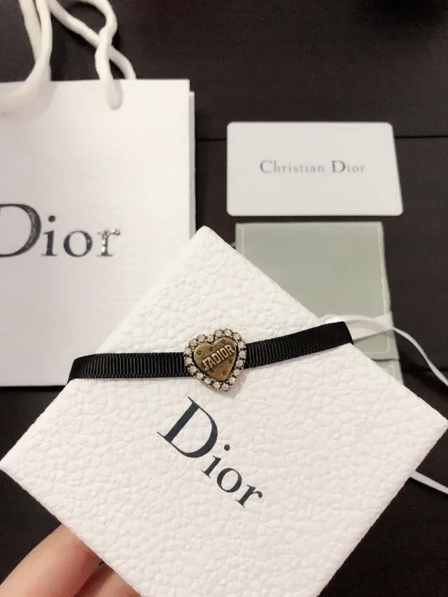 Dior Pulsera Negra y Dorada con Cinta Grosgrain en Forma de Corazón 4