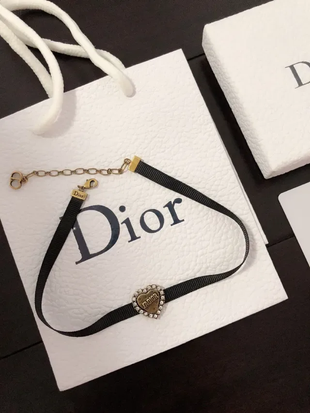 Dior Pulsera Negra y Dorada con Cinta Grosgrain en Forma de Corazón 5