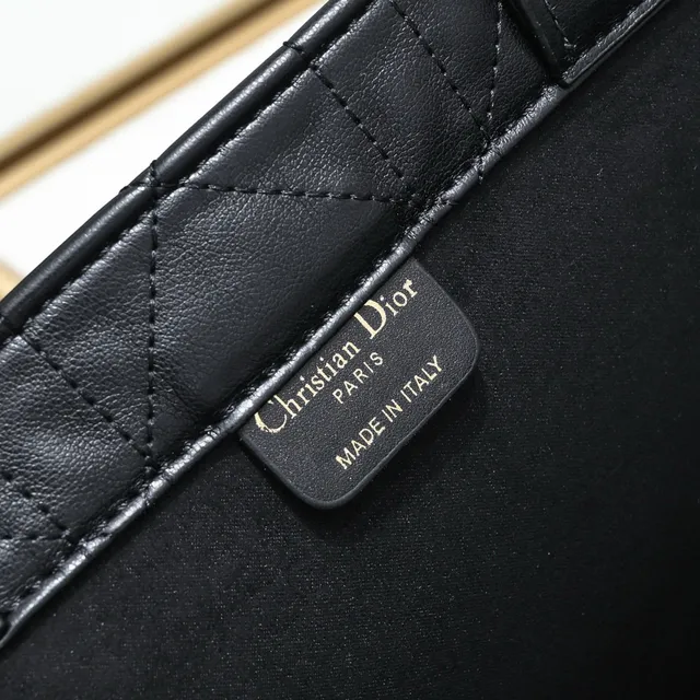 迪奥 Book Tote 黑色绗缝坎纳托特包 2
