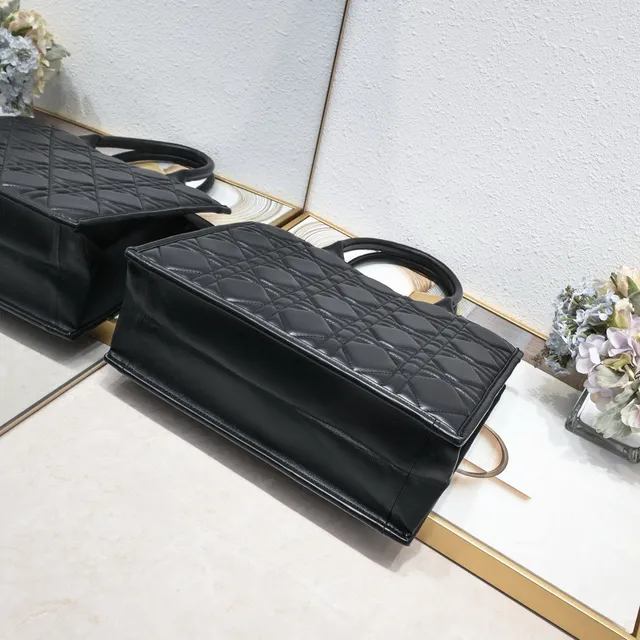 迪奥 Book Tote 黑色绗缝坎纳托特包 3