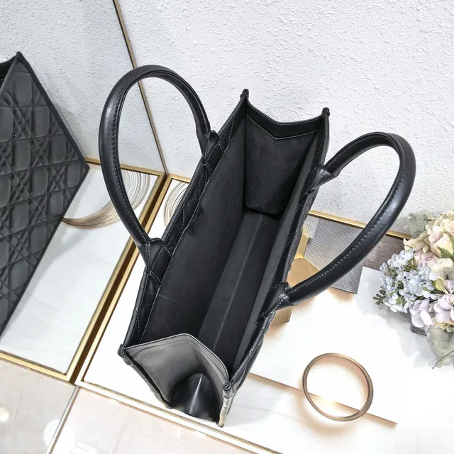 迪奥 Book Tote 黑色绗缝坎纳托特包 4