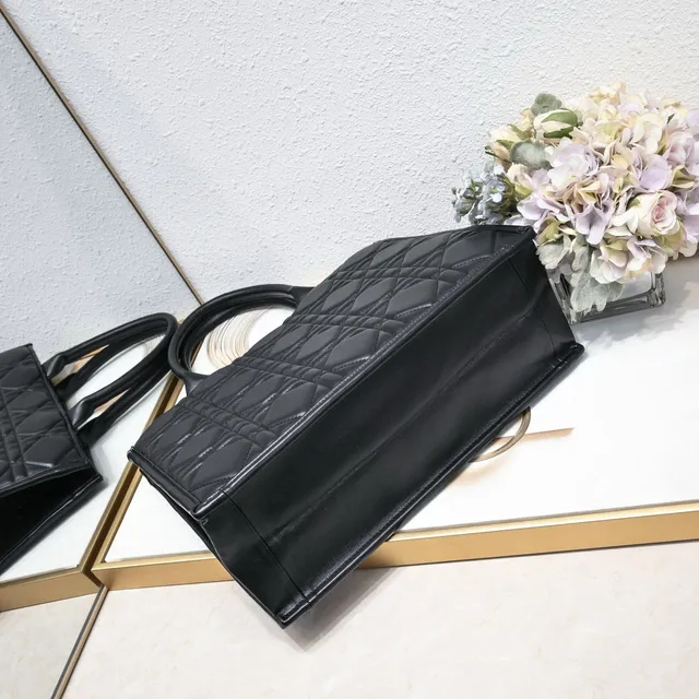 迪奥 Book Tote 黑色绗缝坎纳托特包 5