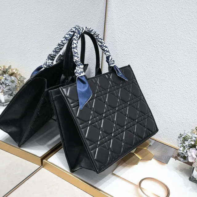 迪奥 Book Tote 黑色绗缝坎纳托特包 8