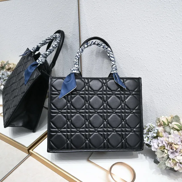 迪奥 Book Tote 黑色绗缝坎纳托特包 9