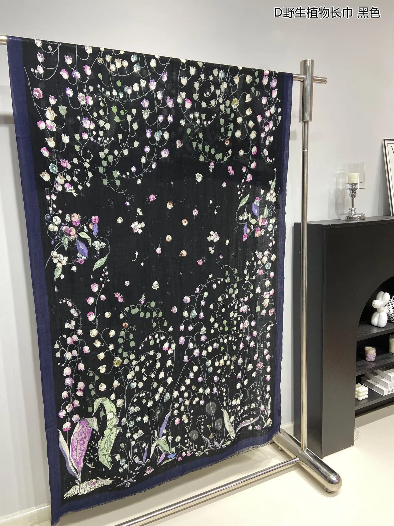 Dior Estampado Botánico de Lirio del Valle Bufanda de Seda Negra 4
