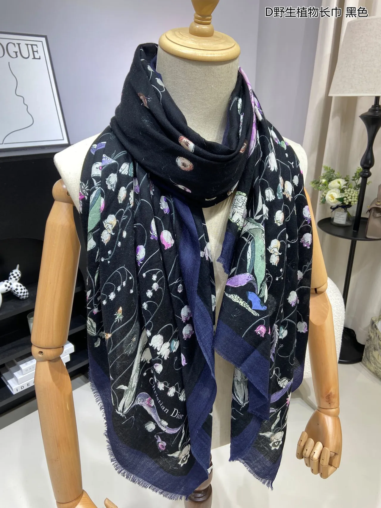 Dior Estampado Botánico de Lirio del Valle Bufanda de Seda Negra 6