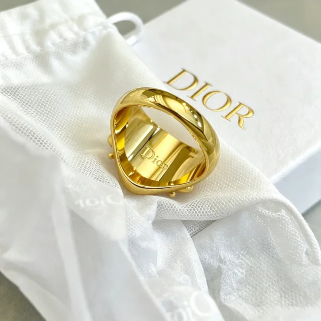 Dior বাউ মোটিফ গোল্ড-টোন মাদার অফ পার্ল ক্যাবোচন রিং 2