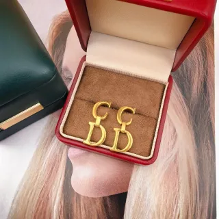 Dior CD Monogram أقراط متشابكة ذهبية