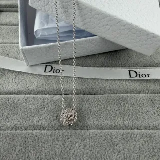 Dior قلادة زهورية بافيه وردية