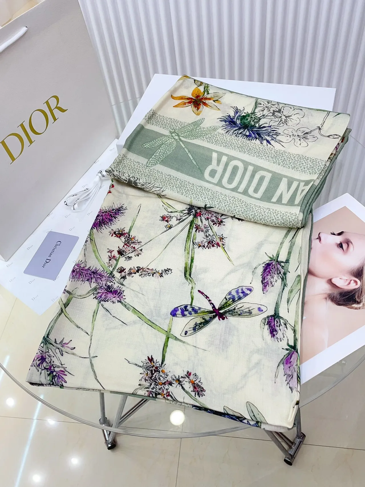 Dior نقش زهور نباتي شال حريري 6