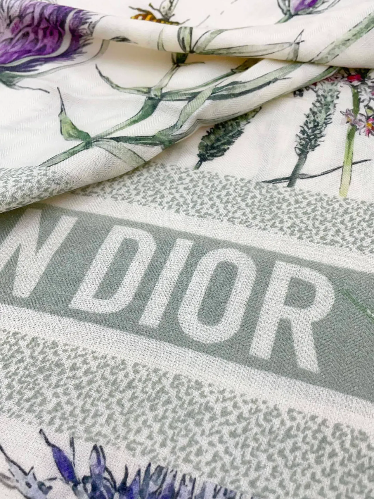 Dior نقش زهور نباتي شال حريري 9