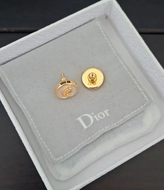 Dior সোনালী সাদা মাদার অফ পার্ল ইনলেয় কানের দুল 2
