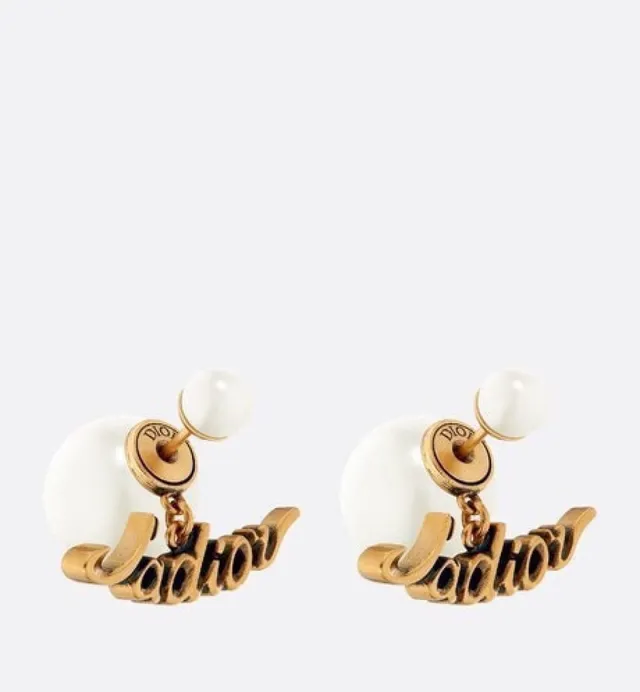 Dior J'adior মুক্তা এবং সোনালি টোন স্ক্রিপ্ট কানের দুল 6