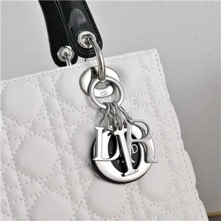 Dior Lady Dior حقيبة توت يد علوية بيضاء مقواة كاناج 6