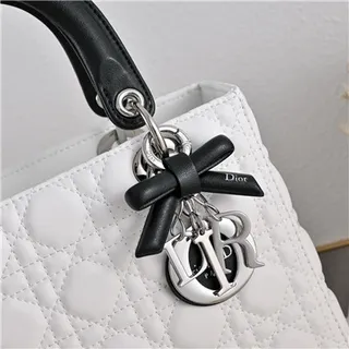 Dior Lady Dior حقيبة توت يد علوية بيضاء مقواة كاناج 9