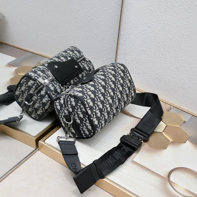 Dior सैडल ग्रे ब्लैक सिलिंड्रिकल बैरल सिल्हूट मोनोग्राम जैक्वार्ड फैब्रिक सैडल बैग 9