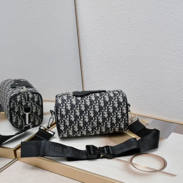 Dior सैडल ग्रे ब्लैक सिलिंड्रिकल बैरल सिल्हूट मोनोग्राम जैक्वार्ड फैब्रिक सैडल बैग 10