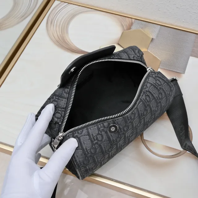 Dior सैडल ग्रे ब्लैक सिलिंड्रिकल बैरल सिल्हूट मोनोग्राम जैक्वार्ड फैब्रिक सैडल बैग 12