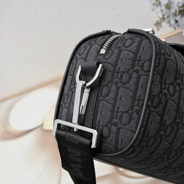 Dior सैडल ग्रे ब्लैक सिलिंड्रिकल बैरल सिल्हूट मोनोग्राम जैक्वार्ड फैब्रिक सैडल बैग 13