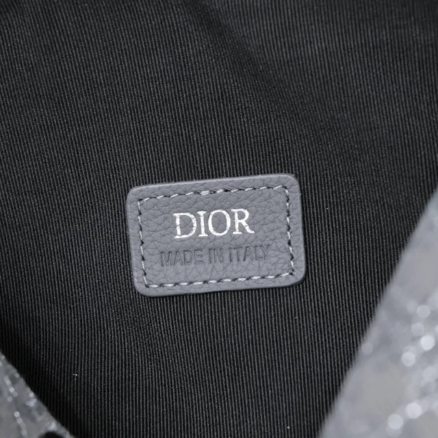 Dior सैडल ग्रे ब्लैक सिलिंड्रिकल बैरल सिल्हूट मोनोग्राम जैक्वार्ड फैब्रिक सैडल बैग 22