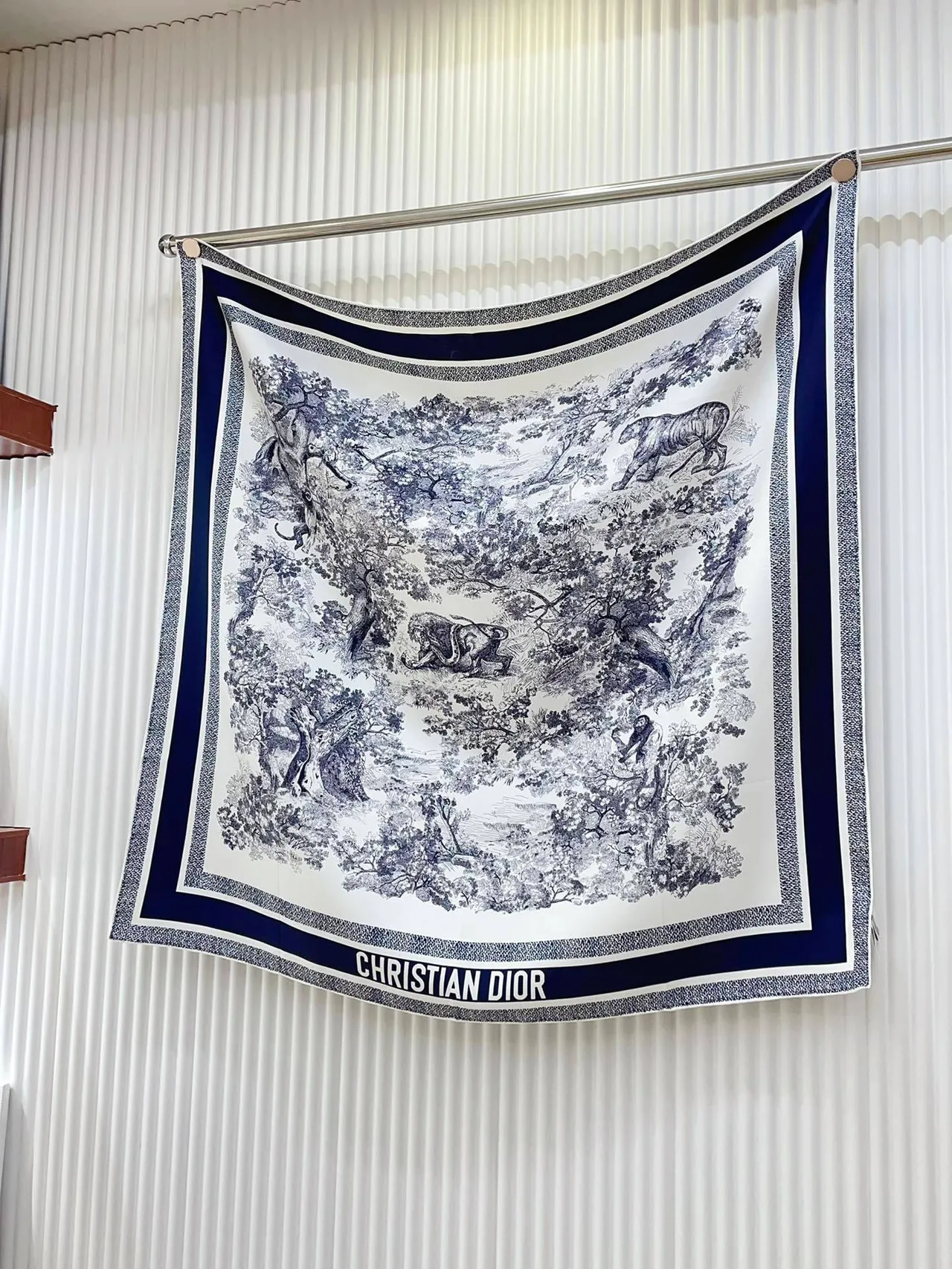 Bufanda de seda con impresión Toile de Jouy de Dior en navy y blanco 5