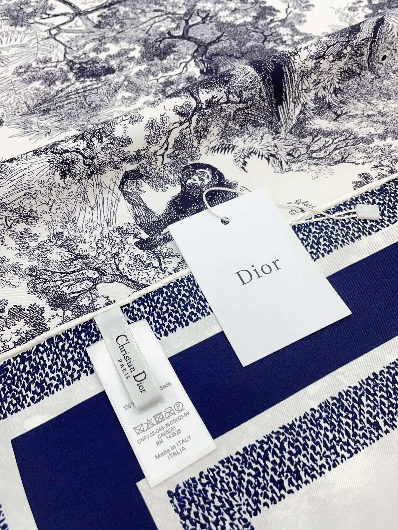 Bufanda de seda con impresión Toile de Jouy de Dior en navy y blanco 7