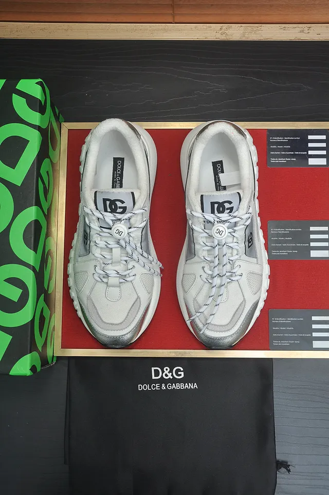 Dolce & Gabbana Chaussures Chunky Blances Argent Soles Médianes Gravées Lettrage de marque 2