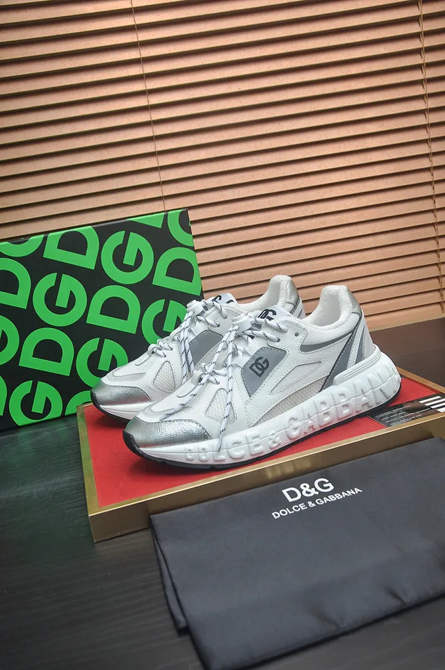 Dolce & Gabbana Chaussures Chunky Blances Argent Soles Médianes Gravées Lettrage de marque 4