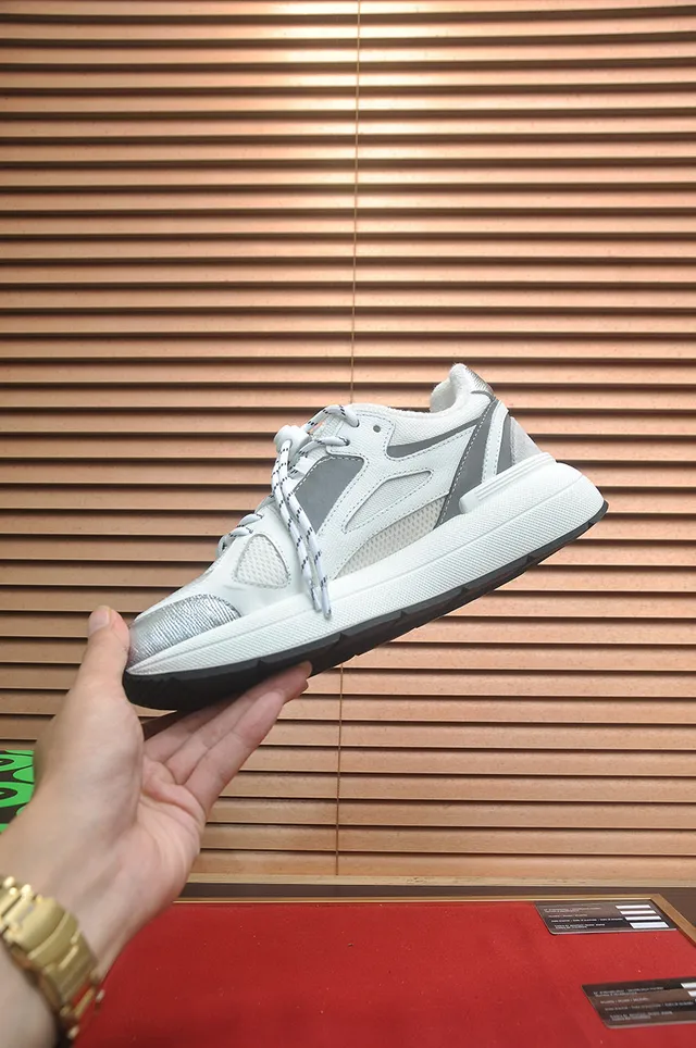 Dolce & Gabbana Chaussures Chunky Blances Argent Soles Médianes Gravées Lettrage de marque 5
