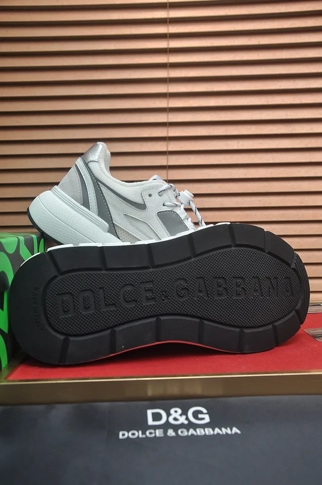 Dolce & Gabbana Chaussures Chunky Blances Argent Soles Médianes Gravées Lettrage de marque 7