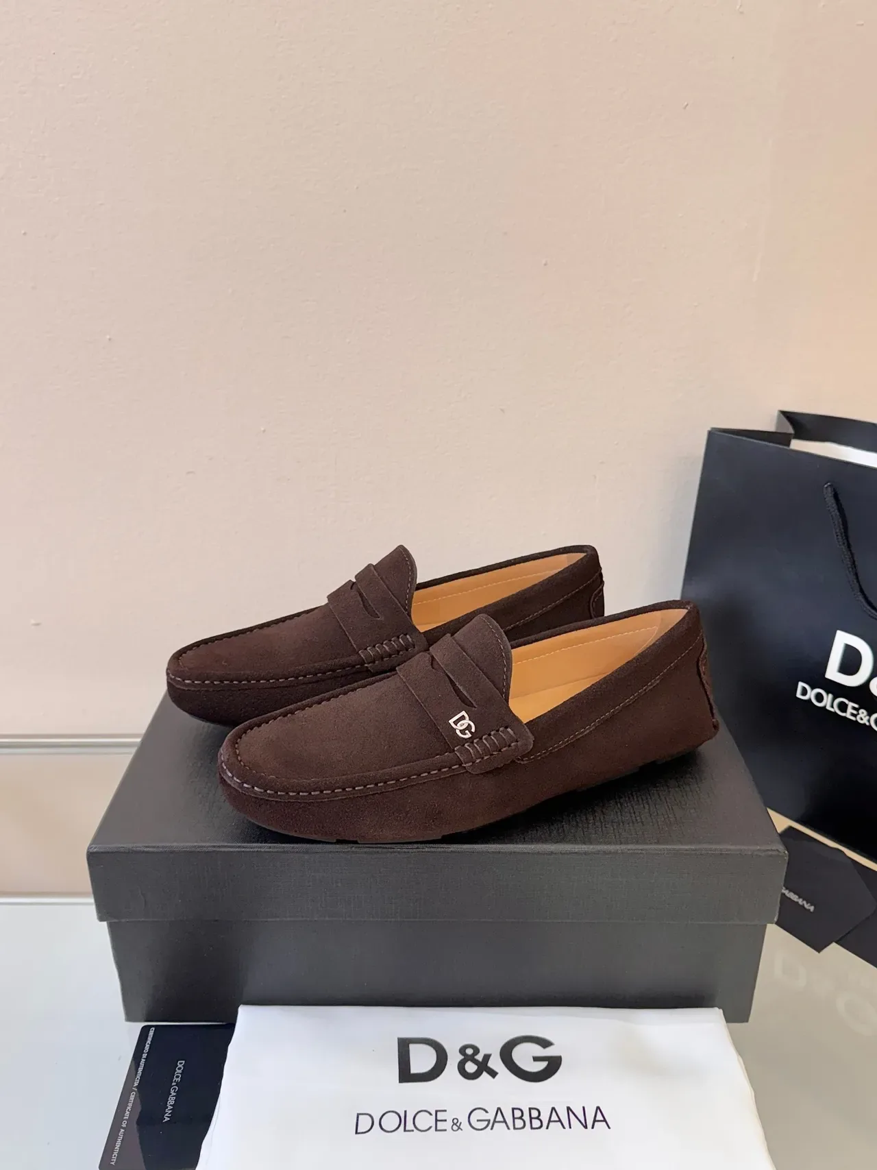 Dolce & Gabbana Penny Loafer 棕米色 麂皮上身 带扣 乐福鞋 2