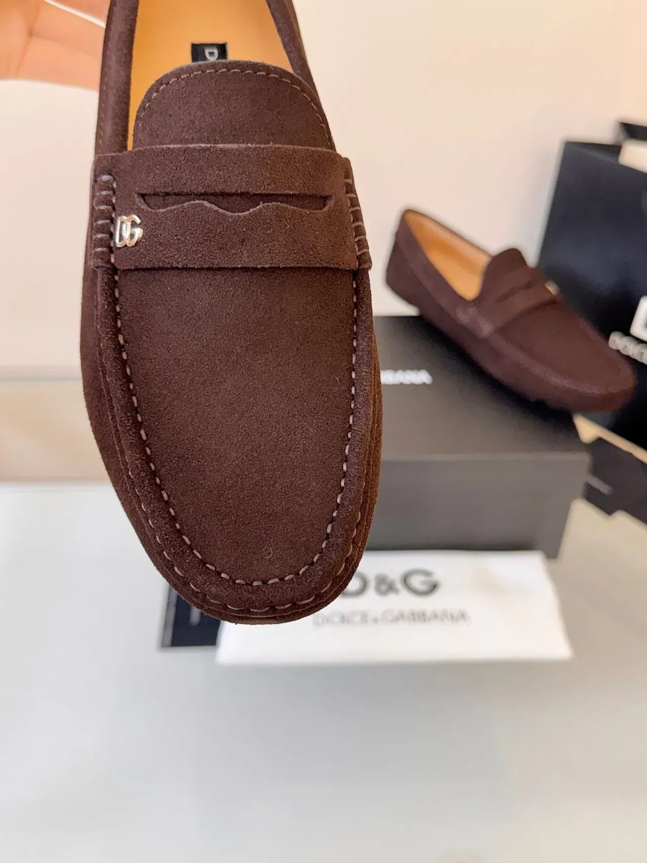 Dolce & Gabbana Penny Loafer 棕米色 麂皮上身 带扣 乐福鞋 3