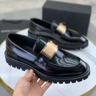 Dolce & Gabbana Portofino 黑色 镀金 亮面漆皮 金属饰板 鞋带 乐福鞋