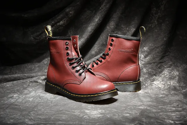 Dr. Martens 1460 黑色光滑皮革马丁靴 24
