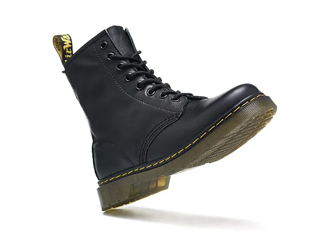 Dr. Martens 1460 Bottes Martin en cuir noir lisse à couture jaune 2