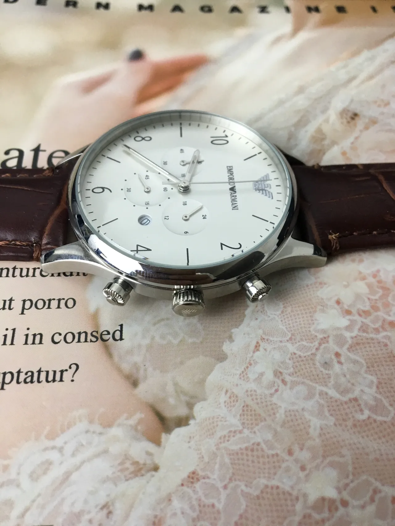 Emporio Armani كرونوغراف وجه أبيض حزام جلد بني ميكانيكية 7