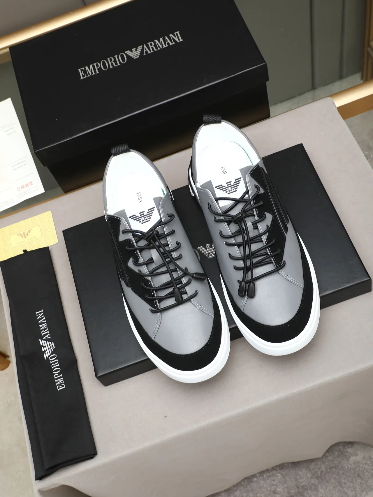 Emporio Armani Zapatos Lifestyle Gris y Negro con Logo de Águila 3