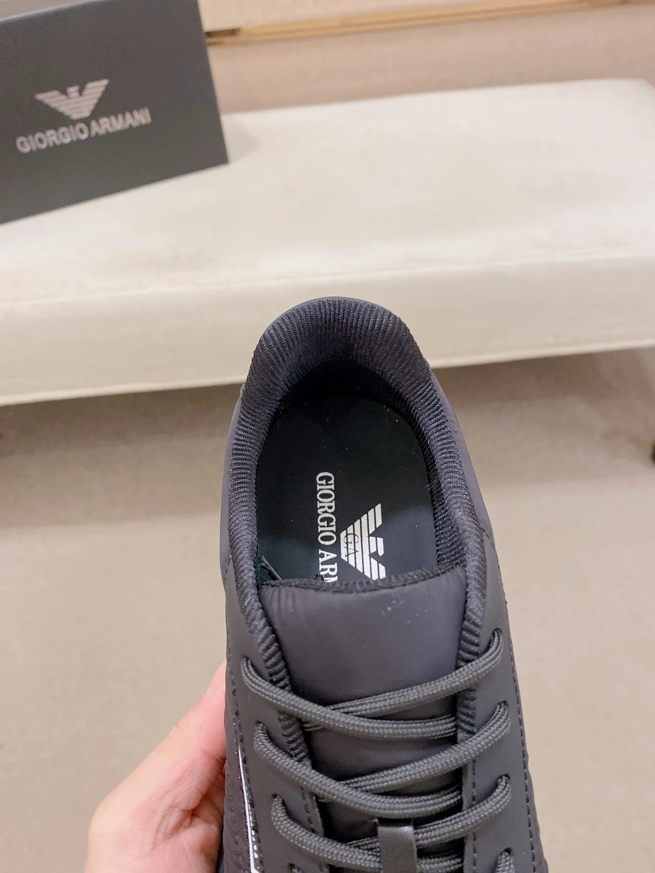 Emporio Armani Sneakers Lifestyle Monochrome en Matériaux Mixtes 4