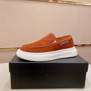 Emporio Armani Loafer de ante naranja y blanco con parte superior embossed con logo de águila